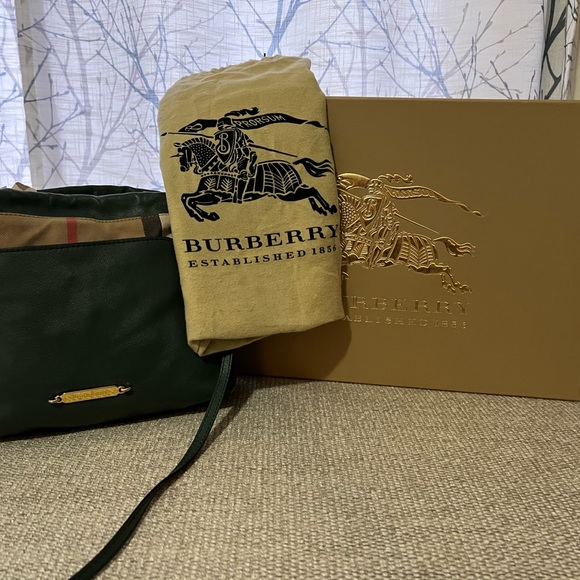 Small Burberry bag in well kept condition. - Picture 11 of 15